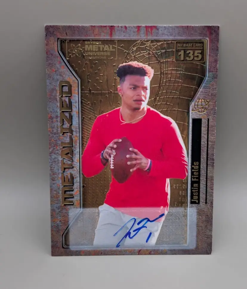 Justin Fields #/10 2021 SkyBox Metal Universe Champions Gold Auto SSP #135 - Chicago Bears - (152-67)
