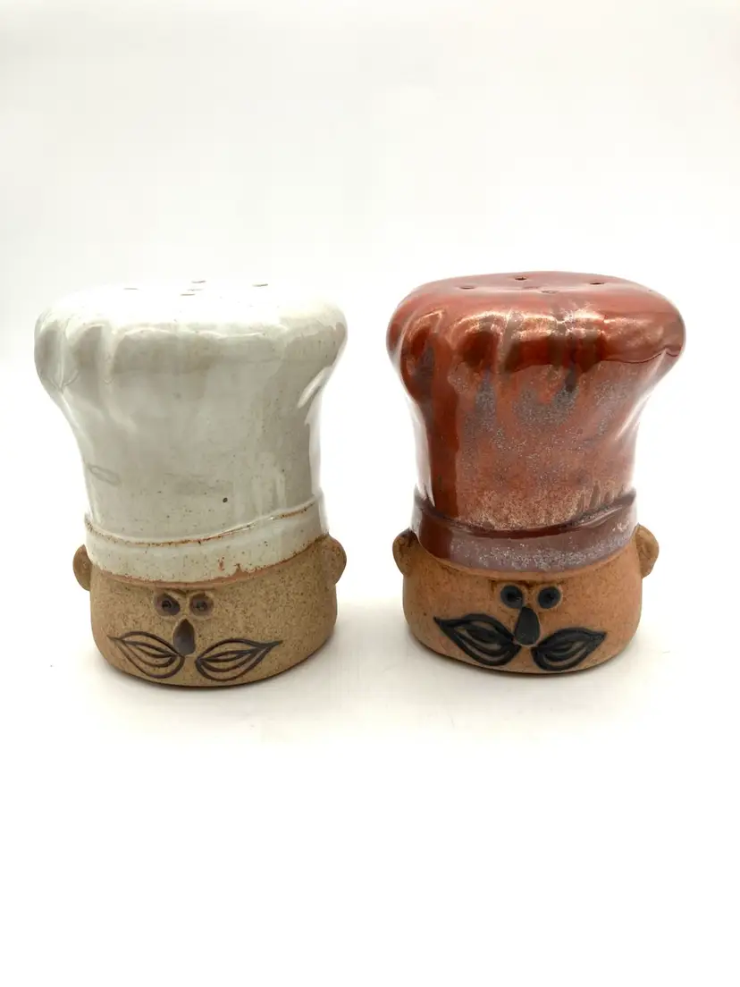 BIN - Takahashi Stoneware Large Hat Chefs Salt And Pepper Shakers Japan 4”