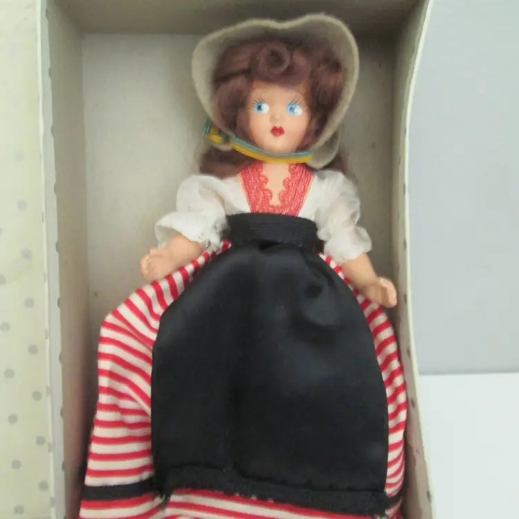1930's or 1940's FRENCH GIRL Doll 7" tall