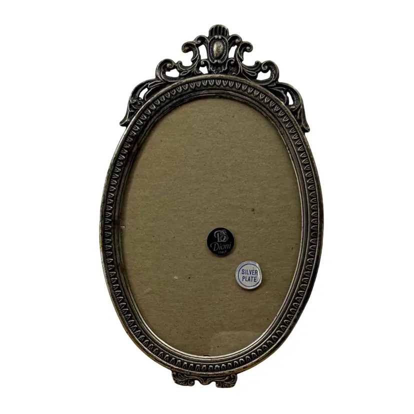 Vintage Dioni Italy Ornate Silver Plated Oval 4x6 Picture Frame - Victorian Style READ
7.5” H x 4.75” W (6 x 4 Photo)