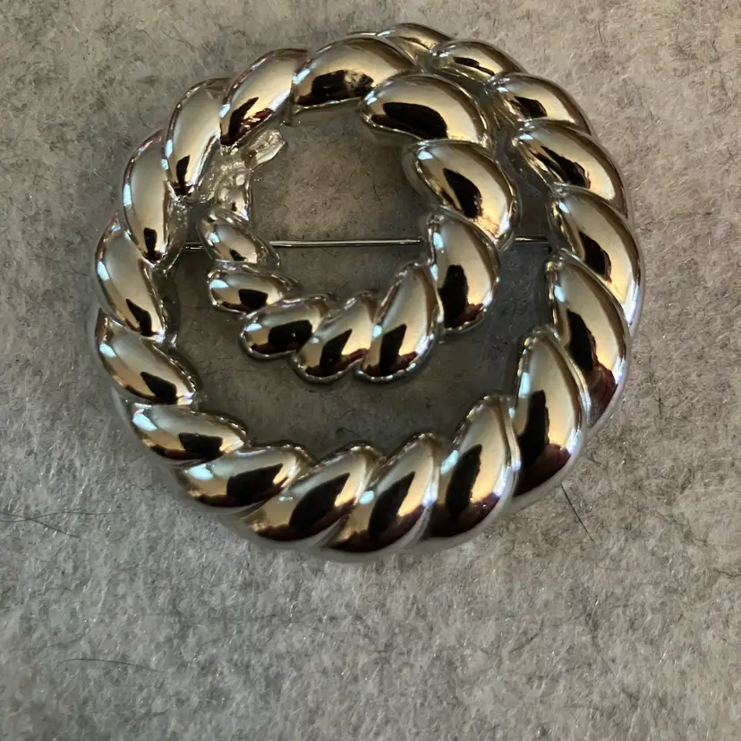 Silver Tone Metal Rope Coil Round Brooch