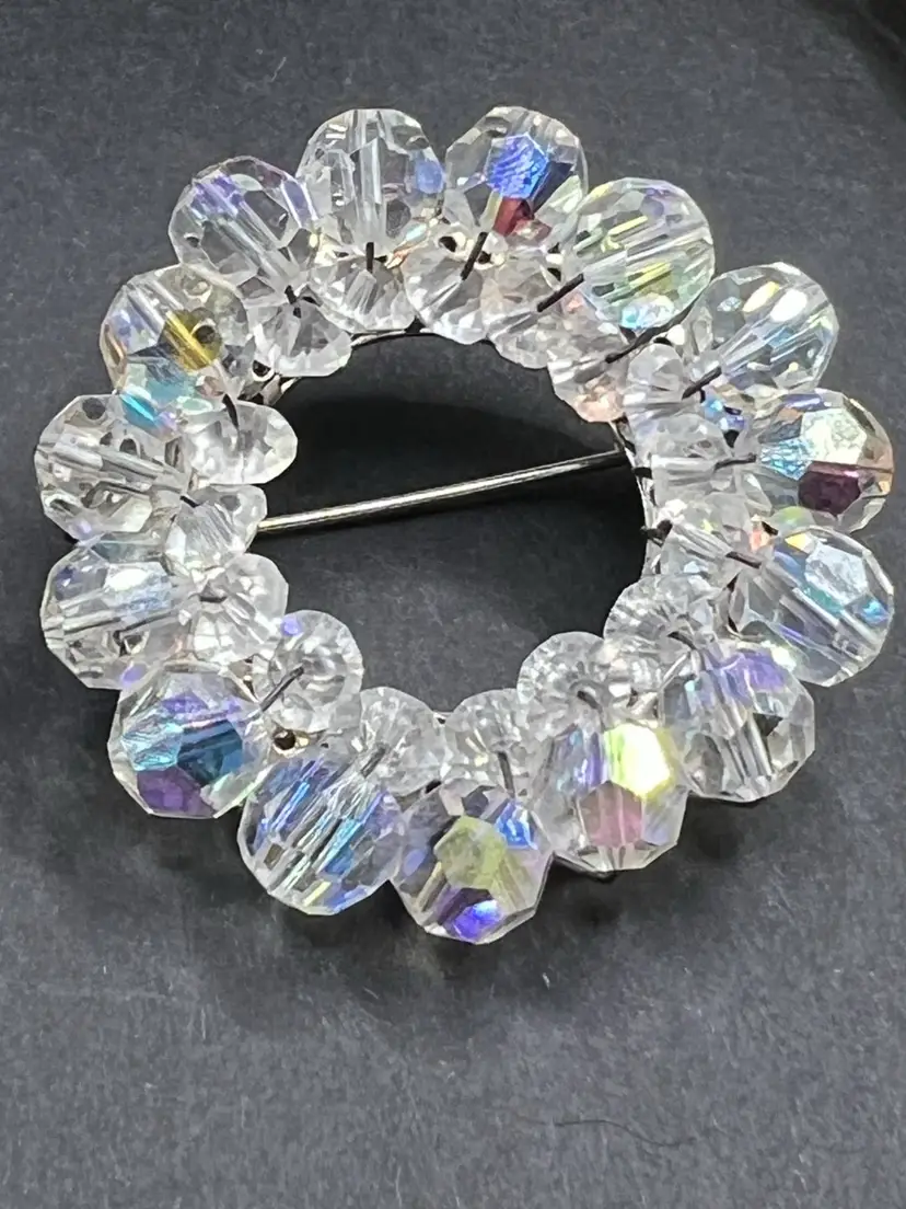 Vintage Aurora Borealis crystal wreath brooch with silver-tone pin. 1950-60’s.
