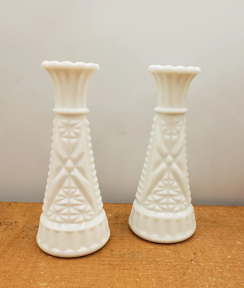 Vintage Milk Glass Bud Vases 6” Anchor Hocking 1960's Stars & Bars Grannycore. This sweet pair of vases measure 6" tall.