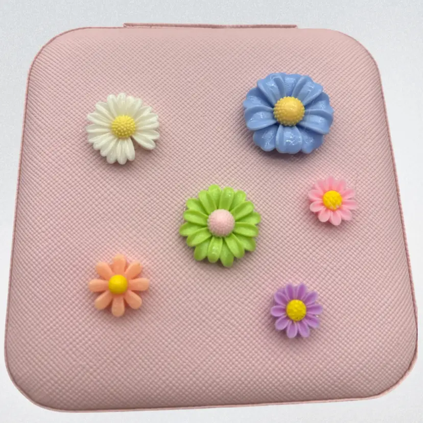 Flower Power Hand-Embellished Travel Jewelry Case – Pink Floral Daisy Compact Organizer – Ring & Earring Storage – Gift Ready