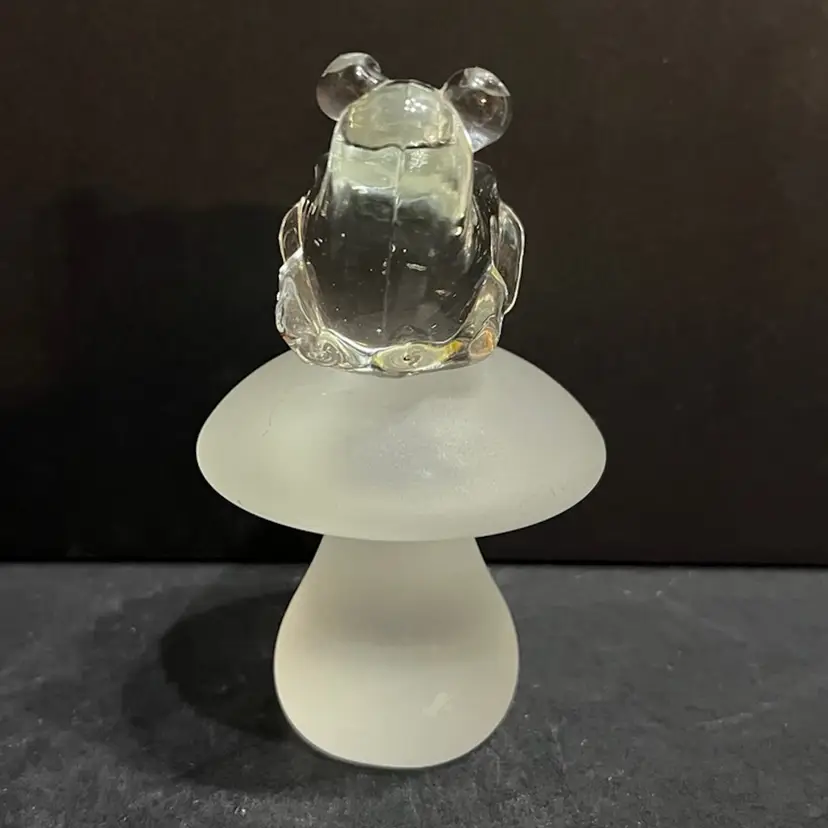 Napcoware Vintage Clear Glass Frog on Frosted Mushroom Figurine Paperweight *frog glows* ~5” x 3” diameter