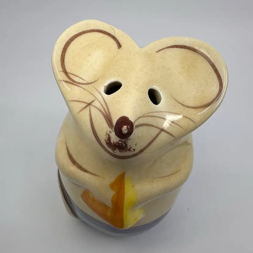 Laurie Gates Cheese Shaker Mouse