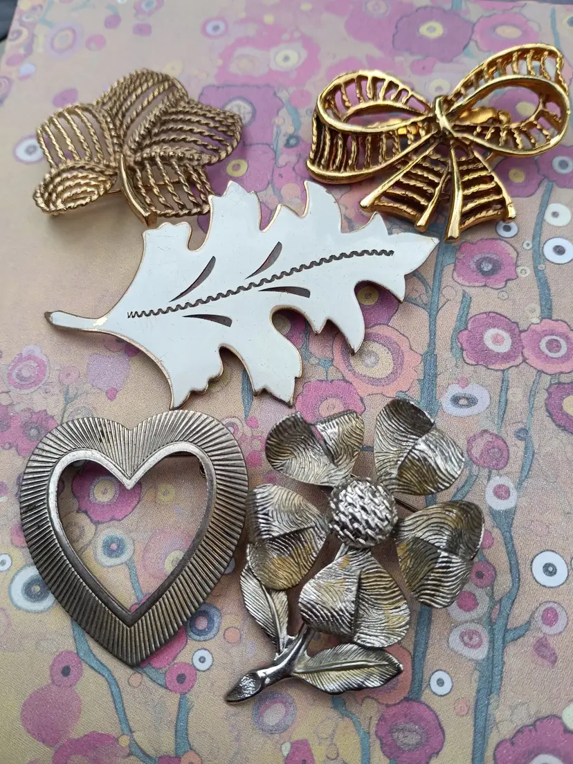 6 Count Vintage Brooch Lot/ Enamel, Silver plated, Brass.