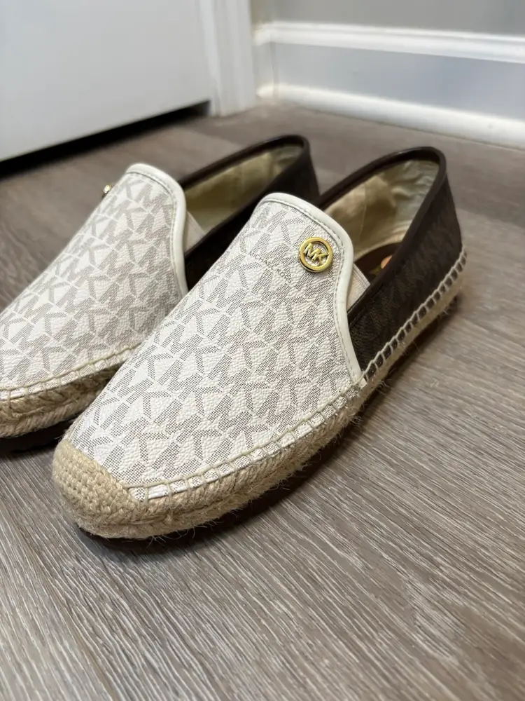 NEW Michael Kors Hastings signature logo slip-on espadrilles 2-tone white/brown
