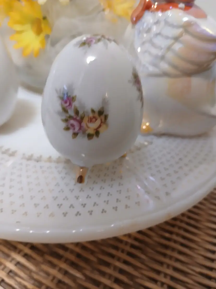 Vintage Floral Porcelain Egg Salt shaker Enesco Japan