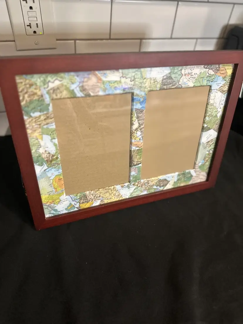 Lg Hanging Frame With Map Matting