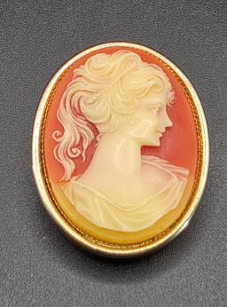 Victorian-Inspired Cameo Locket – Hand-Carved Silhouette in Coral Relief