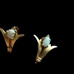Krementz Gold Tone Screwback Earrings Flower Design With Opals