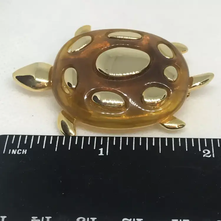 Liz Claiborne Tortoise Shell Turtle Brooch Pin Gold Amber Color 1980 Figural