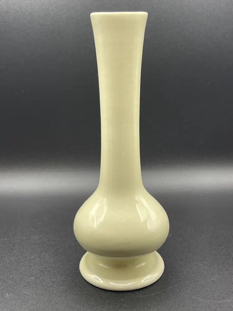 Vintage Haeger Cream Colored Pottery Bud Vase