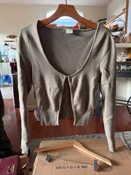 A&F Cropped Cardi Size L