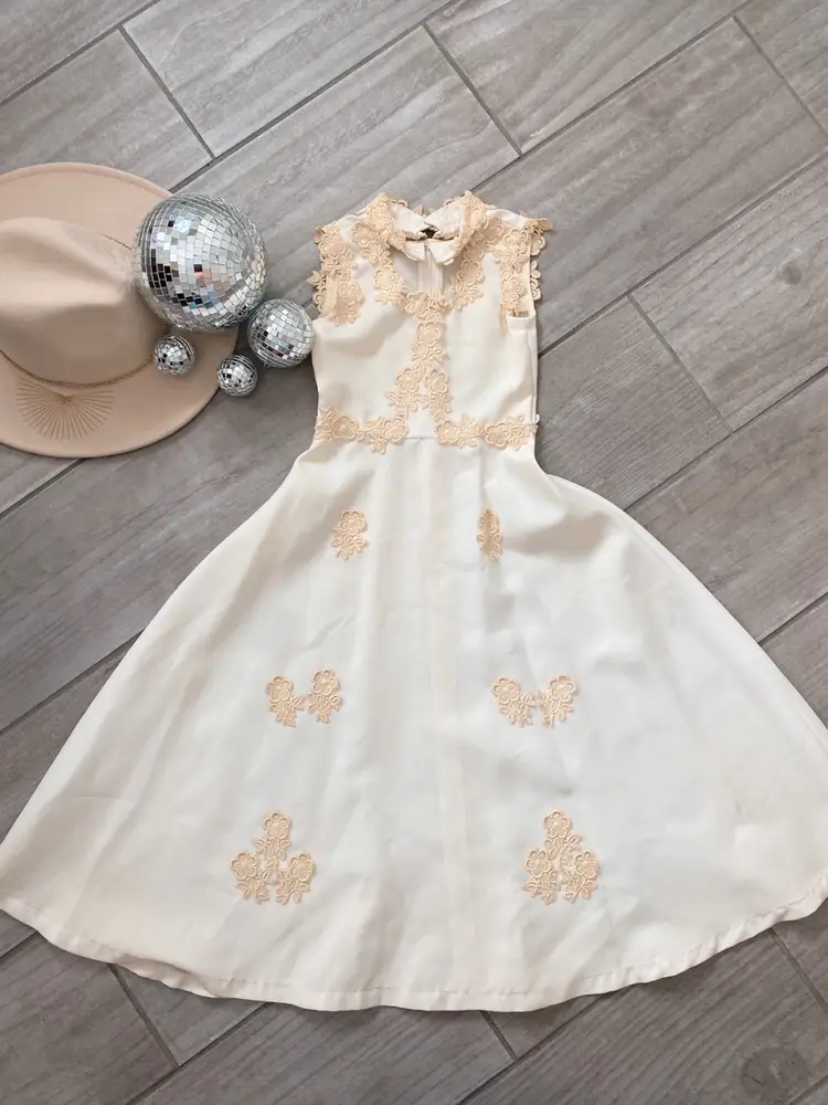 Girls 1970s Ivory Flower Girl Dress Size 4/5
