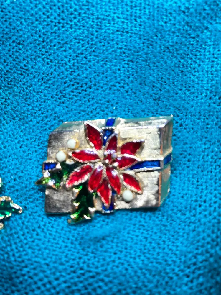 These Very Detailed Brooches/ Lapel Pins Are Beautiful.