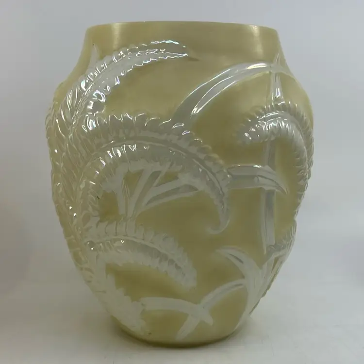 Vintage Phoenix Consolidated Glass Art Deco Fern Vase In Cream Lustre White 7”
