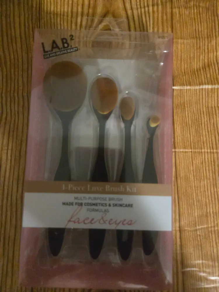 L.A.B 4 PIECE LUXE BRUSH KIT