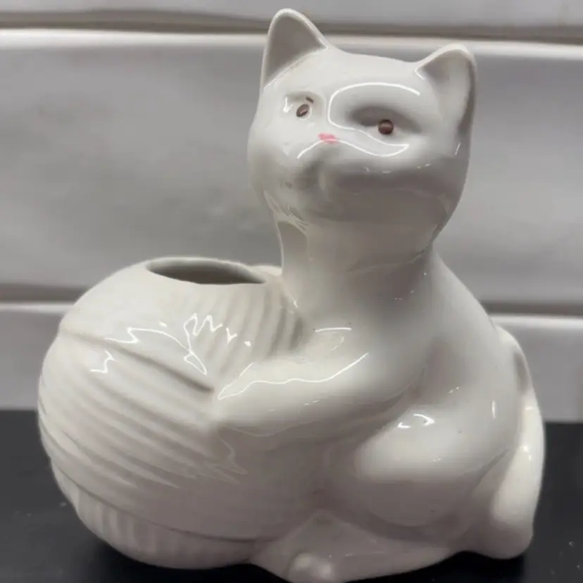 Vintage Prentice Japan Ceramic Cat Yarn Ball Planter – White