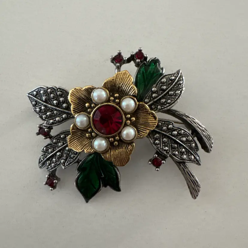 Avon Vintage Christmas Brooch
