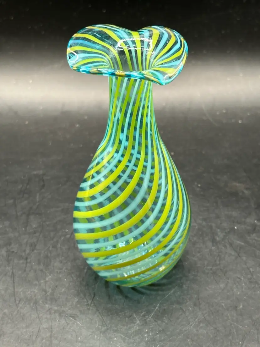 Vintage Handblown Art Glass Bud Vase – Ruffled Edge Swirl Design
