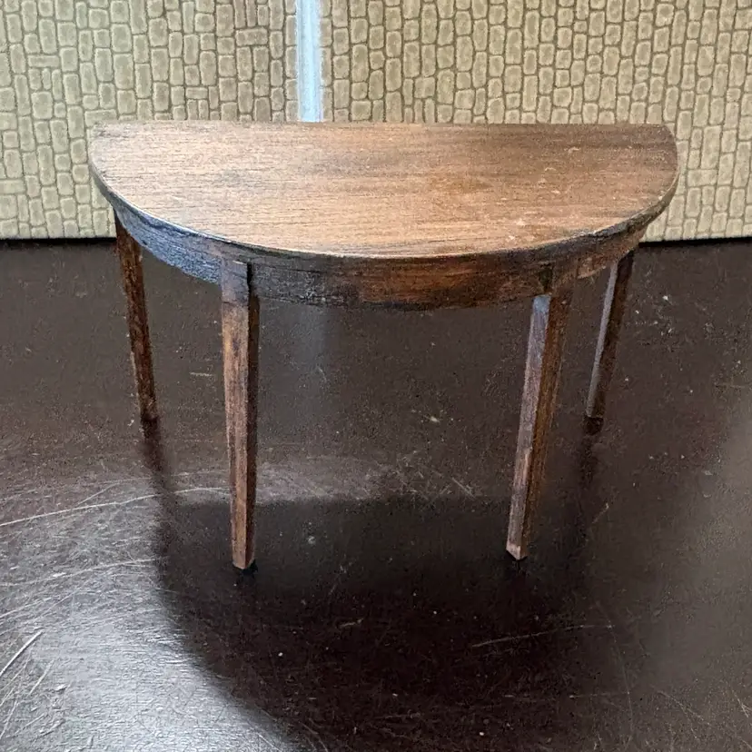 Table - 1/2 Moon 4 Inch