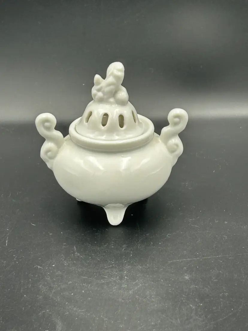 Vintage Porcelain Lidded Incense Burner Foo  Dog Knob 3 Footed