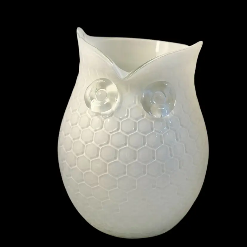 Lenox White Hobnail Owl Pitcher/Vase 
8”  60 oz Capacity