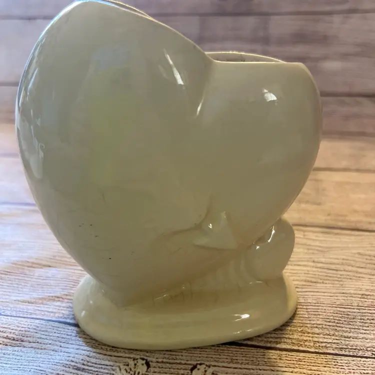 Vintage White Ceramic Heart Shaped Vase Arrow Valentine Bud Vase 6x4.5”