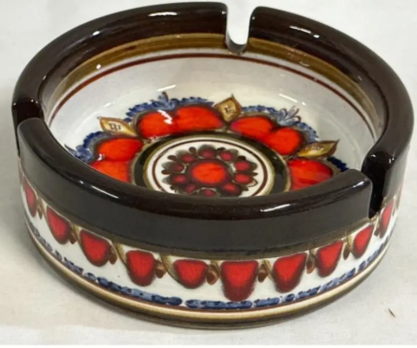 Vintage Haas Brothers Handarbeit Royal Hearts Pottery Ashtray