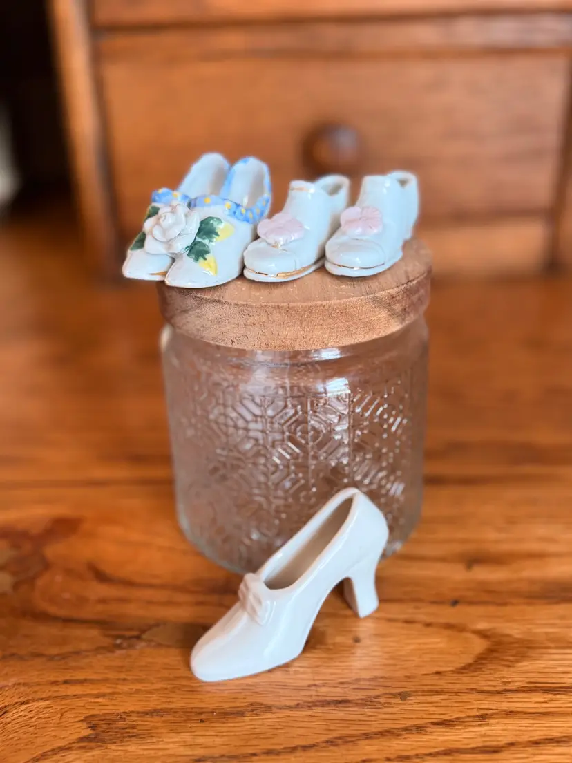 Vintage Miniature Porcelain Shoe Collection – Made in Japan Lady Slippers – Small Ceramic Trinket Shoes – Cottagecore Vanity Decor – Set of 4