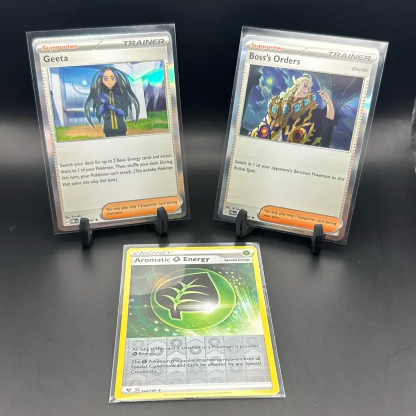 Pokemon Trainer Lot Geeta Holo, Boss’s Orders Holo, Aromatic Energy Reverse Holo