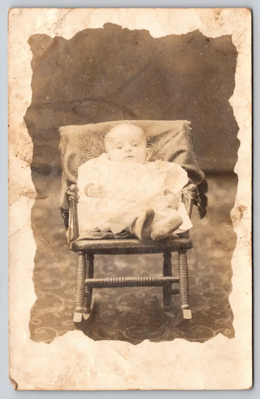 Postcard RPPC Newborn Baby in Chair Real Photo Children Vignette 1908 - 8876
