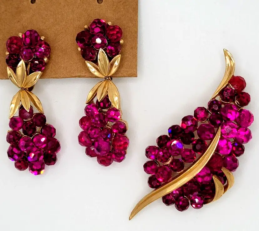 60s Crown Trifari Briolette Pink Rhinestone Cluster Brooch & Earrings Set
