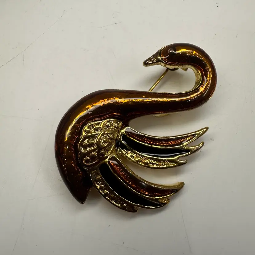 Swan 80s Pin Brooch