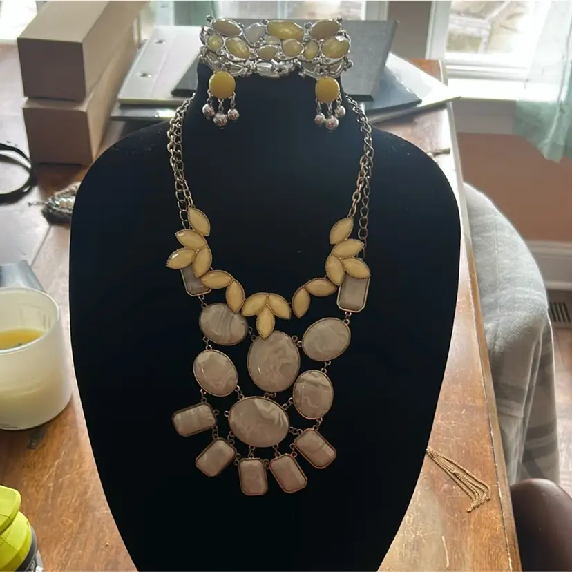 #31 - 2 Statement Piece Lellow Lot