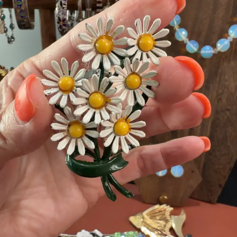 Bouquet of Daisy's Brooch