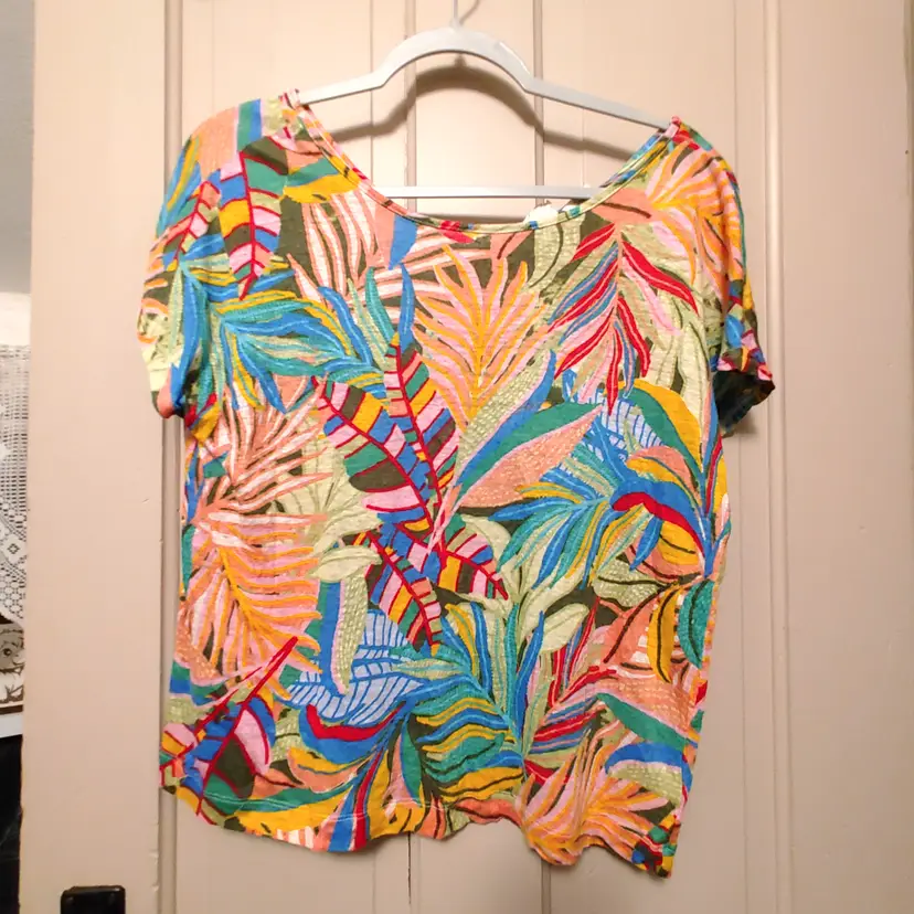 Top- Brand: C&C California. Size Medium. Tropical floral top. Material- 100% linen. No callouts.