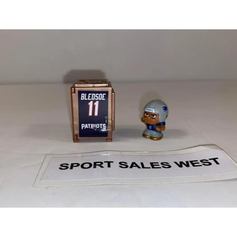 New England Patriots 2024/25 NFL LEGENDS SERIES 3 TeenyMate with Matching Locker