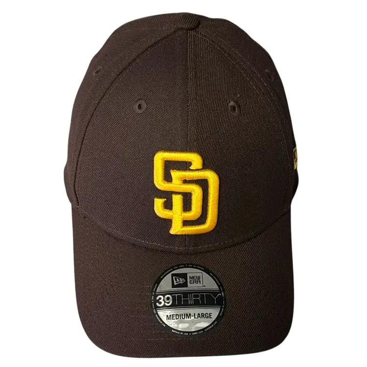 New This is a New Era Men's San Diego Padres Team Classic 39THIRTY Stretch Fit Hat in brown