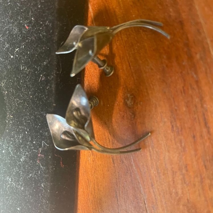 Vintage Signed Stuart Nye Sterling Calls Lily Earrings