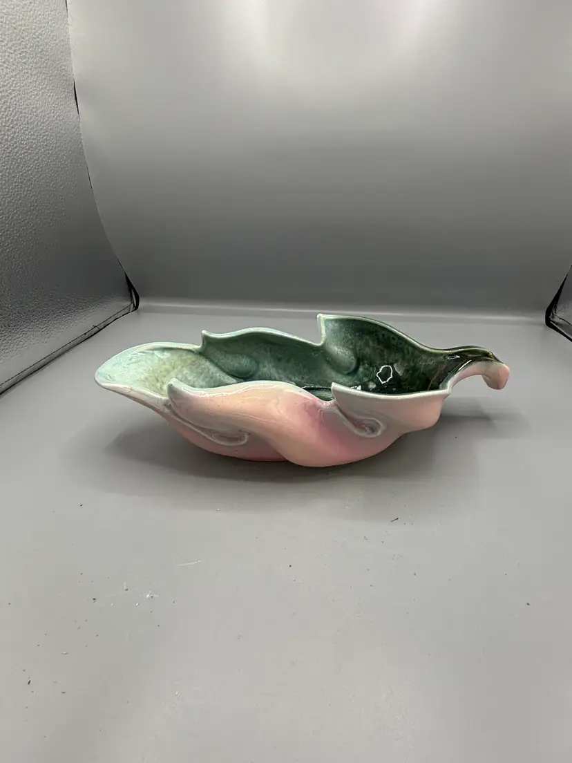 Vintage Hull Pottery Leaf Console bowl