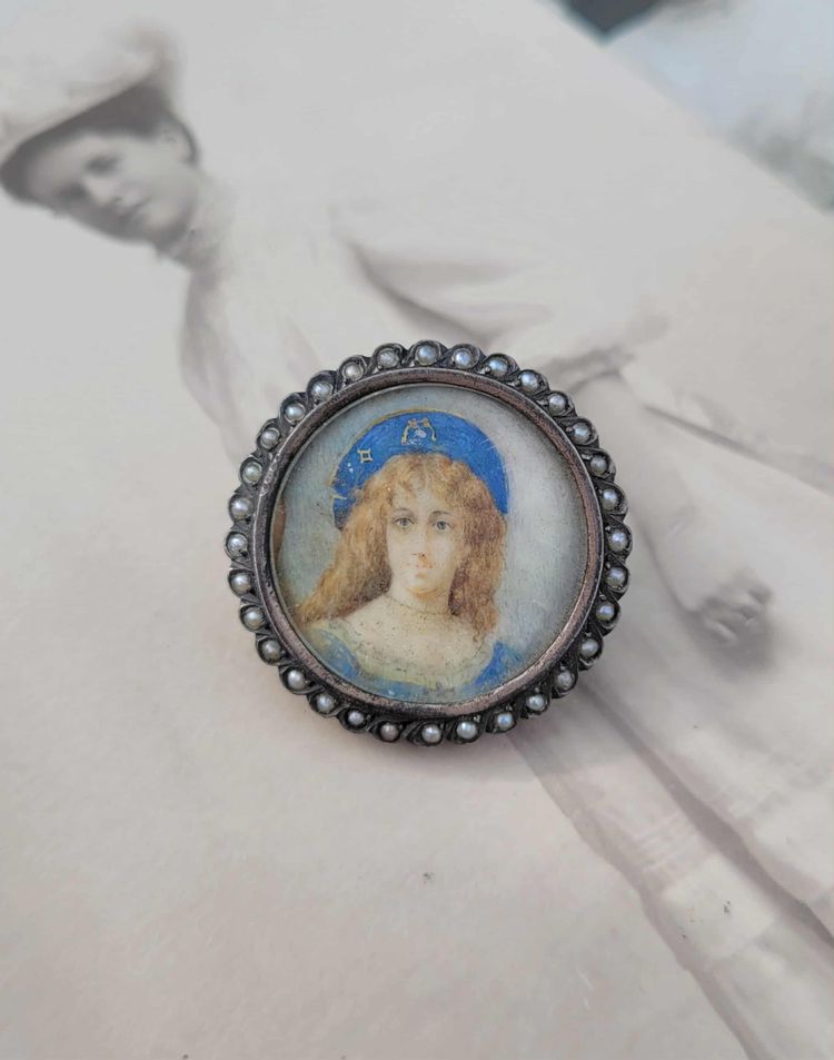 Antique Victorian Pearl Hand Painted Miniature Woman Portrait Pin Brooch