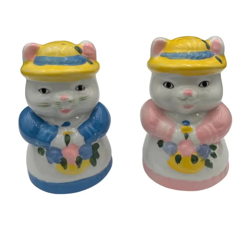 Vintage Salt & Pepper Shakers, White Kitty Cats with Bouquets