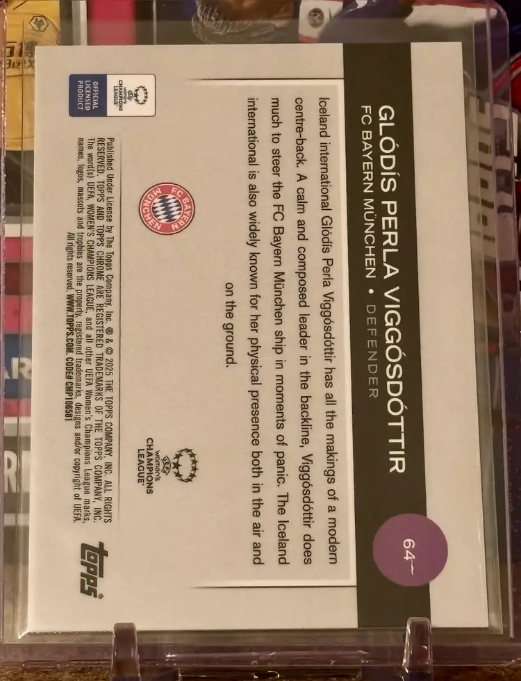 Glodis Viggosdottir 2024/25 Topps Chrome UWCL Pink Wave /250 Bayern Munich Iceland Soccer Card