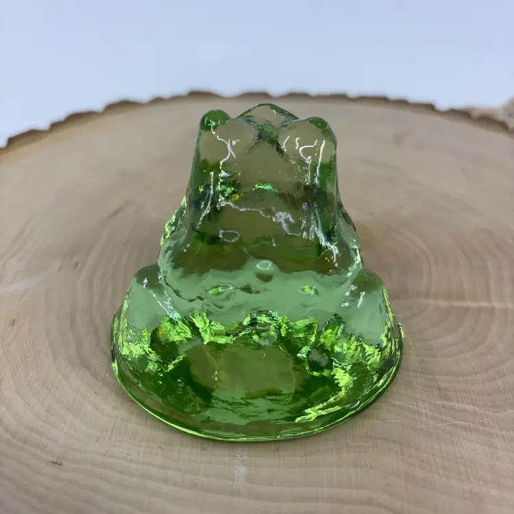 Green Art Glass Frog 2” Glows Orange