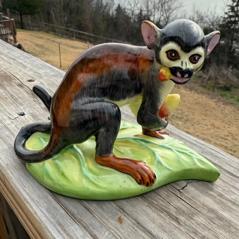 Lynn Chase "Jaguar Jungle" Squirrel Monkey on Leaf Figurine