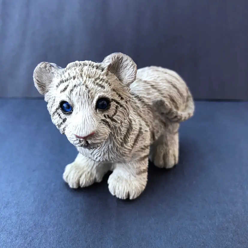 Sandicast White Tiger Cub Figurine