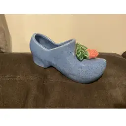 Vintage planter - McCoy Dutch shoe w/rose - blue